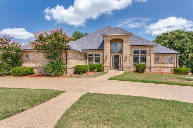7428 Golf Club Drive Fort Worth, TX House Active - Photo 1 of 29. Opens carousel modal
