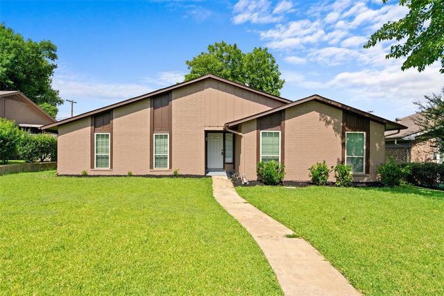 1137 Via Balboa Mesquite, TX House Active - Photo 1 of 17. Opens carousel modal