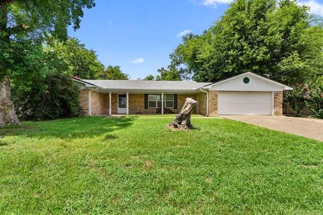 13592 Choctaw Drive Tyler, TX House Active - Photo 1 of 23. Opens carousel modal