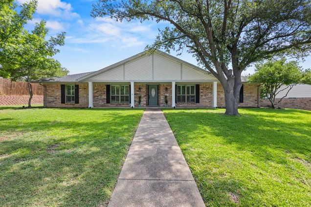 715 Corinthian Place