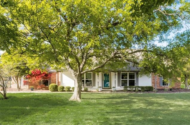 692 S Loop Drive Cedar Hill, TX House Active - Photo 1 of 31. Opens carousel modal