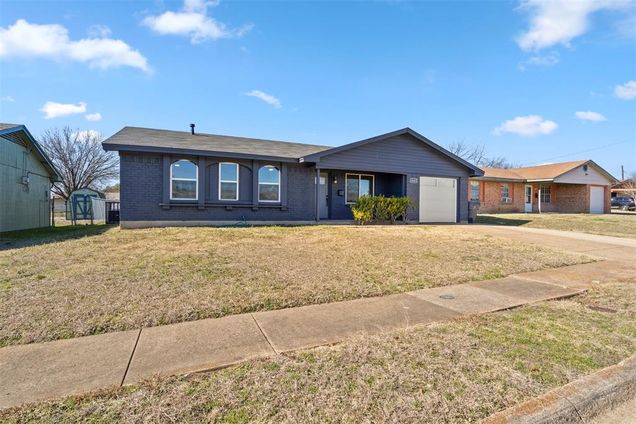6543 Tioga Circle Dallas, TX House Active - Photo 1 of 24. Opens carousel modal