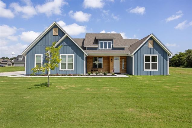 420 E 4th Street Tolar, TX House Active - Photo 1 of 35. Opens carousel modal
