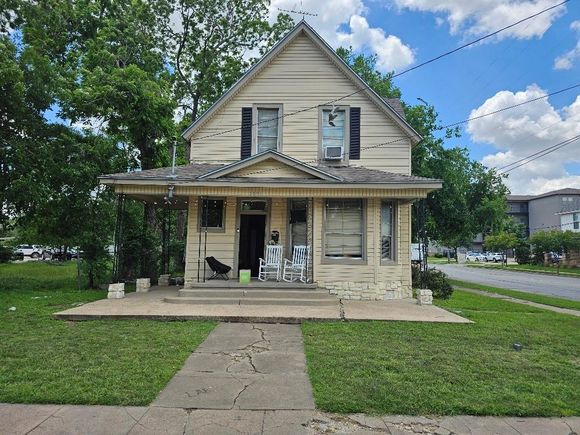 1801 S 10th Street