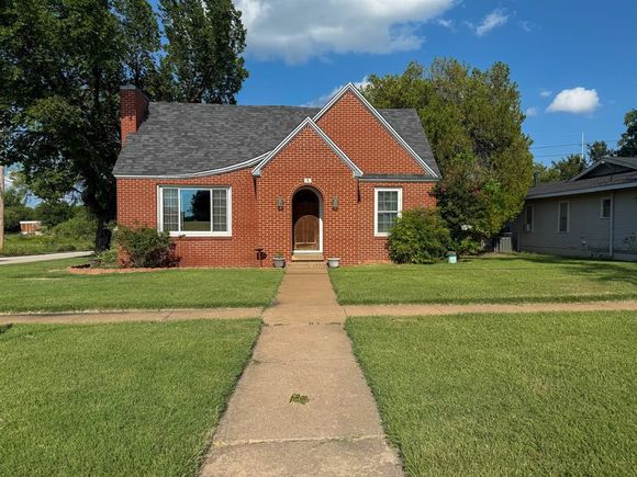 1 S Pecan Street