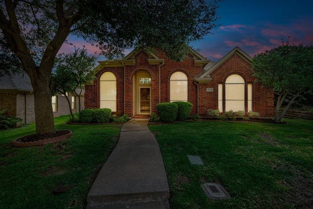 2858 Hilldale Drive