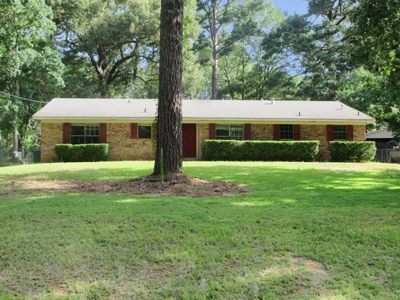 102 Parkview Street Mansfield, LA House Active - Photo 1 of 17. Opens carousel modal