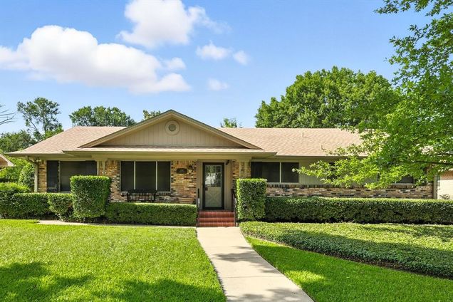 1204 Amherst Drive Denton, TX House Active - Photo 1 of 20. Opens carousel modal