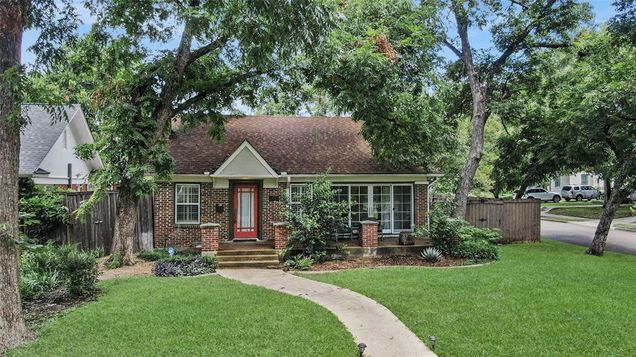 702 Lipscomb Avenue Dallas, TX House Active - Photo 1 of 40. Opens carousel modal