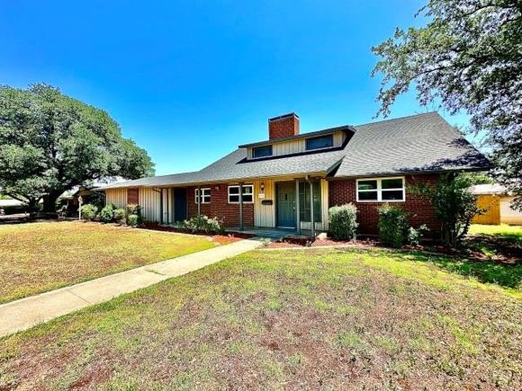 1506 Crescent Drive