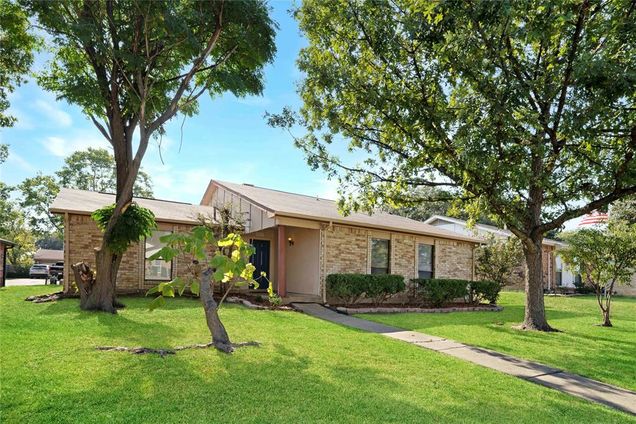 4601 Las Hadas Mesquite, TX House Active - Photo 1 of 22. Opens carousel modal