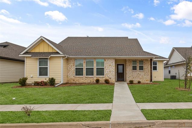 113 King Arthur Ct Glen Rose, TX House Active - Photo 1 of 35. Opens carousel modal