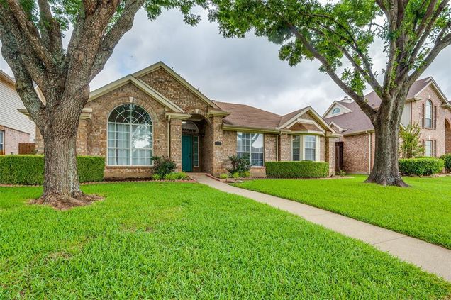 1035 Hampshire Lane Cedar Hill, TX House Active - Photo 1 of 25. Opens carousel modal