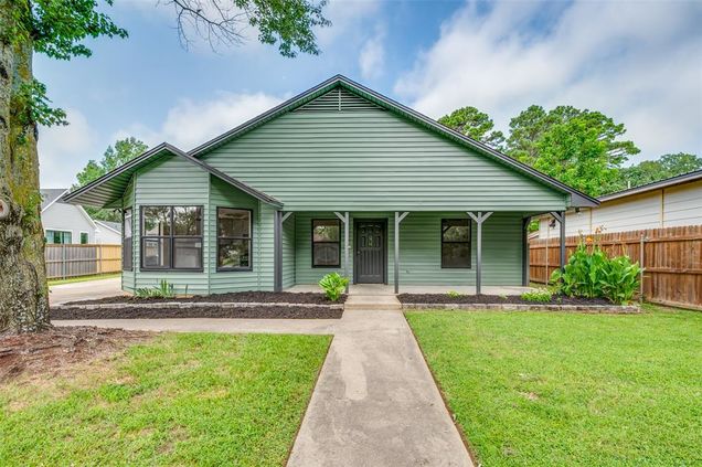 606 S Hill Street Pilot Point, TX House Active - Photo 1 of 25. Opens carousel modal