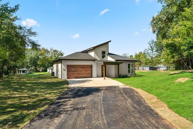 1360 S Brad Circle Lindale, TX House Active - Photo 1 of 25. Opens carousel modal
