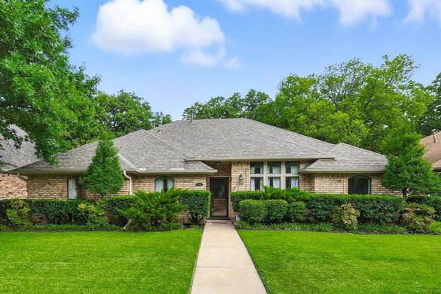 3047 Creekbend Circle Grapevine, TX House Active - Photo 1 of 35. Opens carousel modal