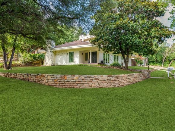 215 Tharp Drive