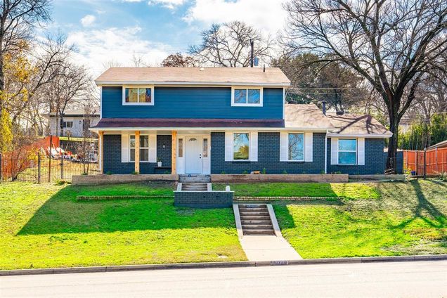 1030 W Five Mile Parkway Dallas, TX House Active - Photo 1 of 27. Opens carousel modal