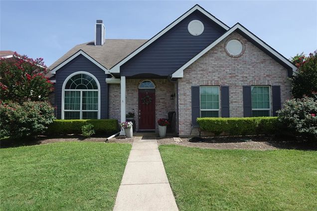 416 Sims Drive Cedar Hill, TX House Active - Photo 1 of 39. Opens carousel modal