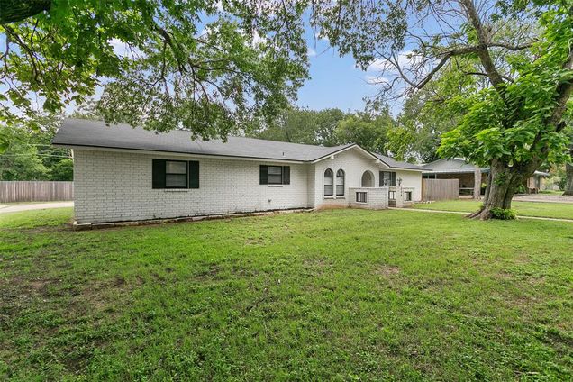 306 Adams Street McGregor, TX House Active - Photo 1 of 29. Opens carousel modal