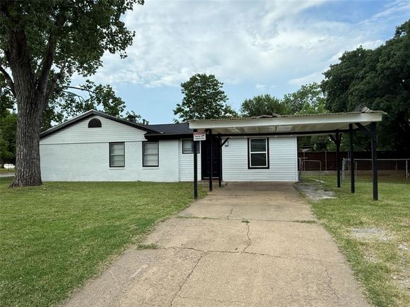 2138 Cambridge Drive Irving, TX House Active - Photo 1 of 13. Opens carousel modal