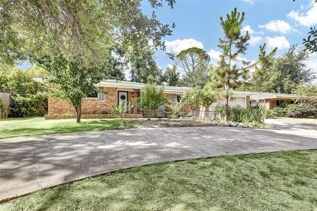 7004 Meadowbrook Drive