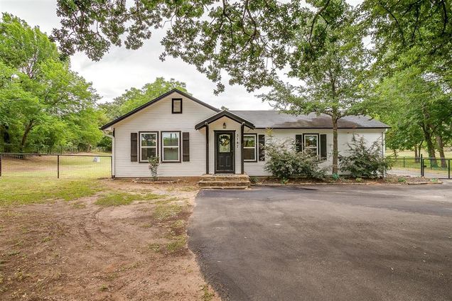 3147 Tin Top Road Weatherford, TX House Active - Photo 1 of 40. Opens carousel modal
