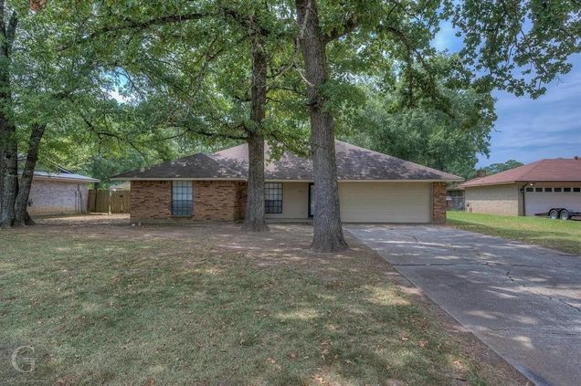 5913 Alaska Lane Shreveport, LA House Active - Photo 1 of 21. Opens carousel modal