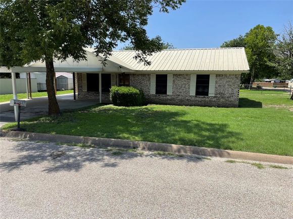 1202 Oak Ridge Lane Hamilton, TX House Active - Photo 1 of 12. Opens carousel modal