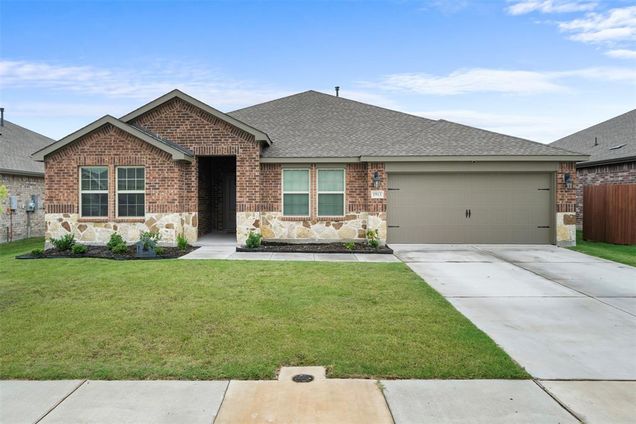 1913 Hampton Street Anna, TX House Active - Photo 1 of 31. Opens carousel modal