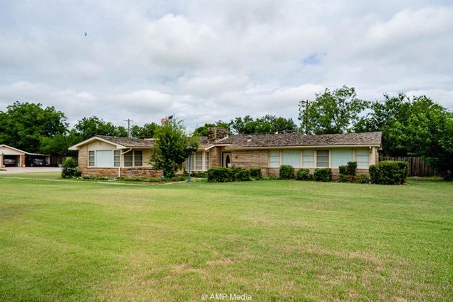 844 West Lake Drive Hamlin, TX House Active - Photo 1 of 40. Opens carousel modal