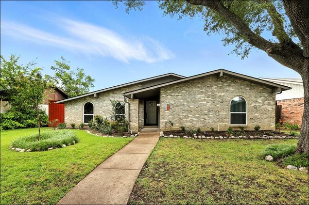 1824 Castille Drive Carrollton, TX House Active - Photo 1 of 29. Opens carousel modal