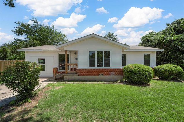 4304 Guthrie Circle Waco, TX House Active - Photo 1 of 27. Opens carousel modal