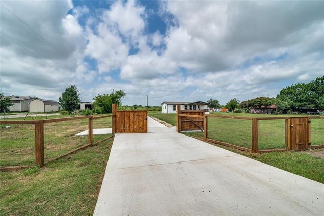 4580 County Road 107 Kaufman, TX House Active - Photo 1 of 32. Opens carousel modal