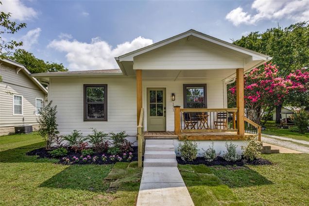 171 Douglas Street Van Alstyne, TX House Active - Photo 1 of 30. Opens carousel modal