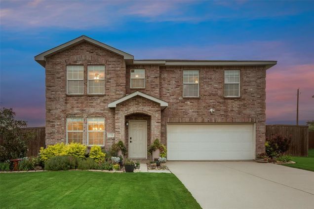 6716 Saddle Court Denton, TX House Active - Photo 1 of 32. Opens carousel modal