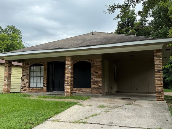 3920 Murvon Street Shreveport, LA House Active - Photo 1 of 14. Opens carousel modal