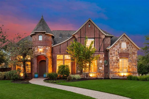 1608 Pine Hollow Drive McKinney, TX House Active - Photo 1 of 40. Opens carousel modal