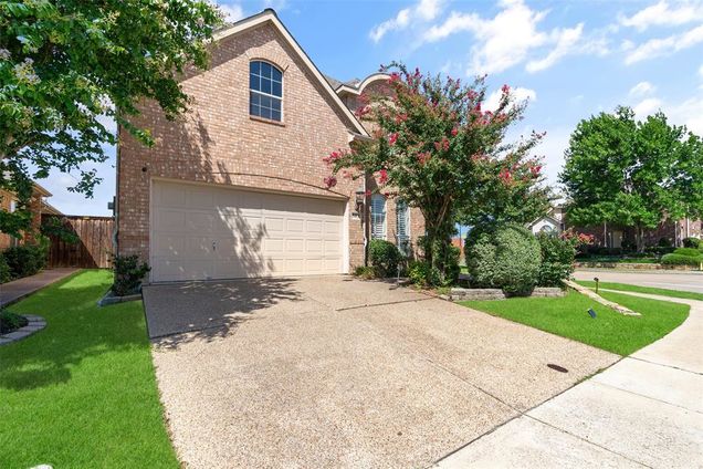 503 Poplar Lane Irving, TX House Active - Photo 1 of 32. Opens carousel modal