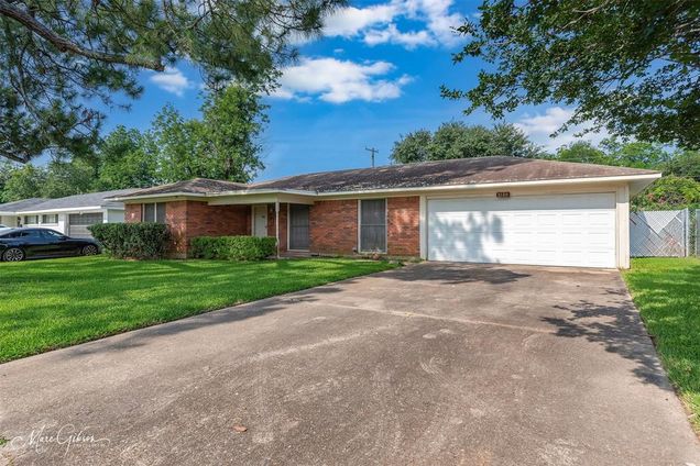 1518 Captain Shreve Drive Shreveport, LA House Active - Photo 1 of 18. Opens carousel modal