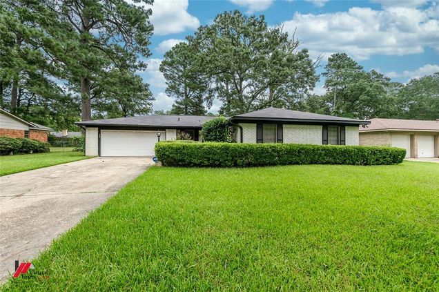 9427 Evergreen Drive Shreveport, LA House Active - Photo 1 of 25. Opens carousel modal