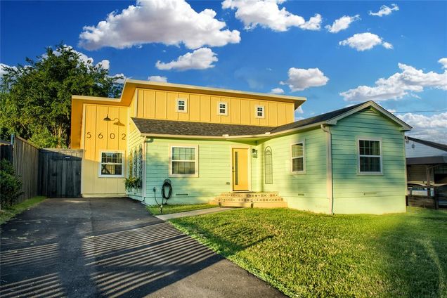 5602 Mesa Circle Dallas, TX House Active - Photo 1 of 24. Opens carousel modal