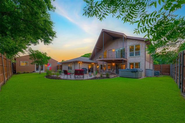 2801 Shadow Drive W Arlington, TX House Active - Photo 1 of 40. Opens carousel modal