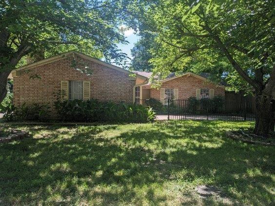 2732 Foxcroft Circle