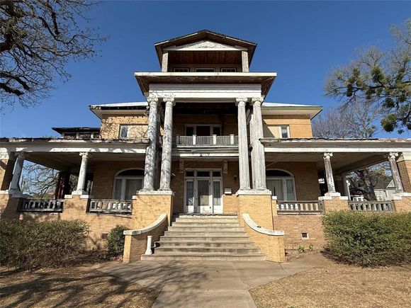 207a NW 4th Avenue Mineral Wells, TX Multifamily Active - Photo 1 of 18. Opens carousel modal