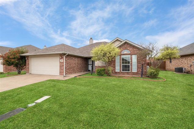 315 Rose Avenue Cleburne, TX House Active - Photo 1 of 25. Opens carousel modal