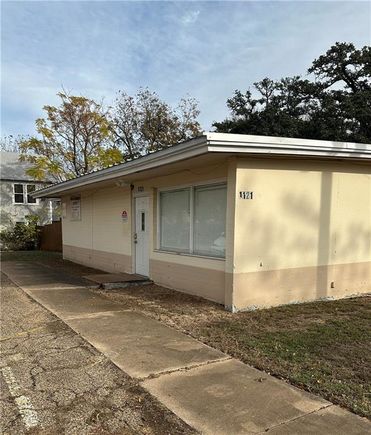 1121 N 18th Street Waco, TX House Active - Photo 1 of 6. Opens carousel modal