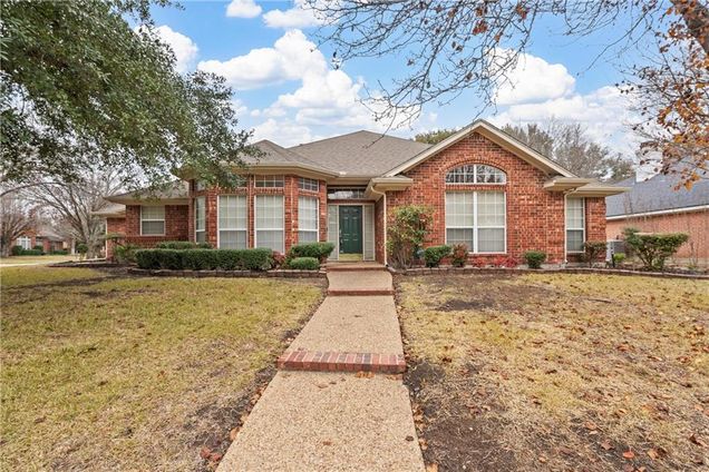 9108 Aspen Drive Woodway, TX House Active - Photo 1 of 25. Opens carousel modal