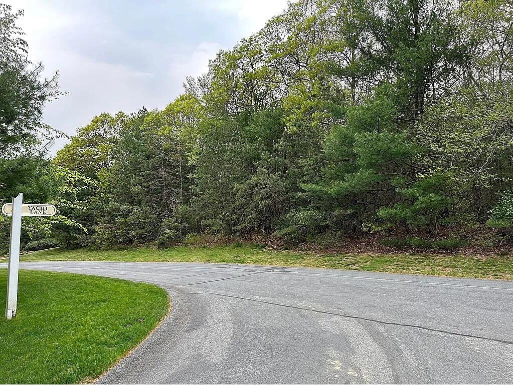 5 Lighthouse Ln