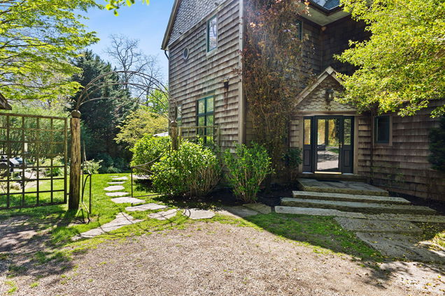 82 Harbor Hill Road